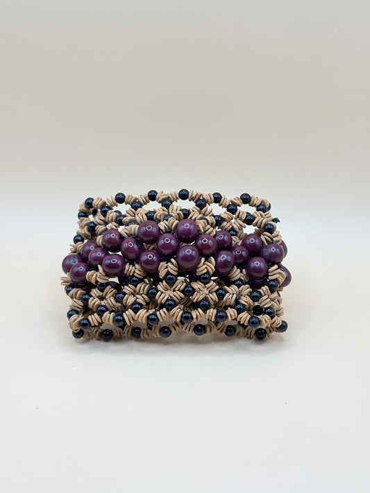 bracelet fait main en Amazonie en graines d'açaï couleur bordeaux, graines de morototo et miçanga