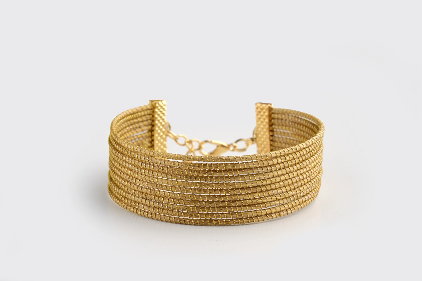 Bracelet en capim dourado, lignes parallèles