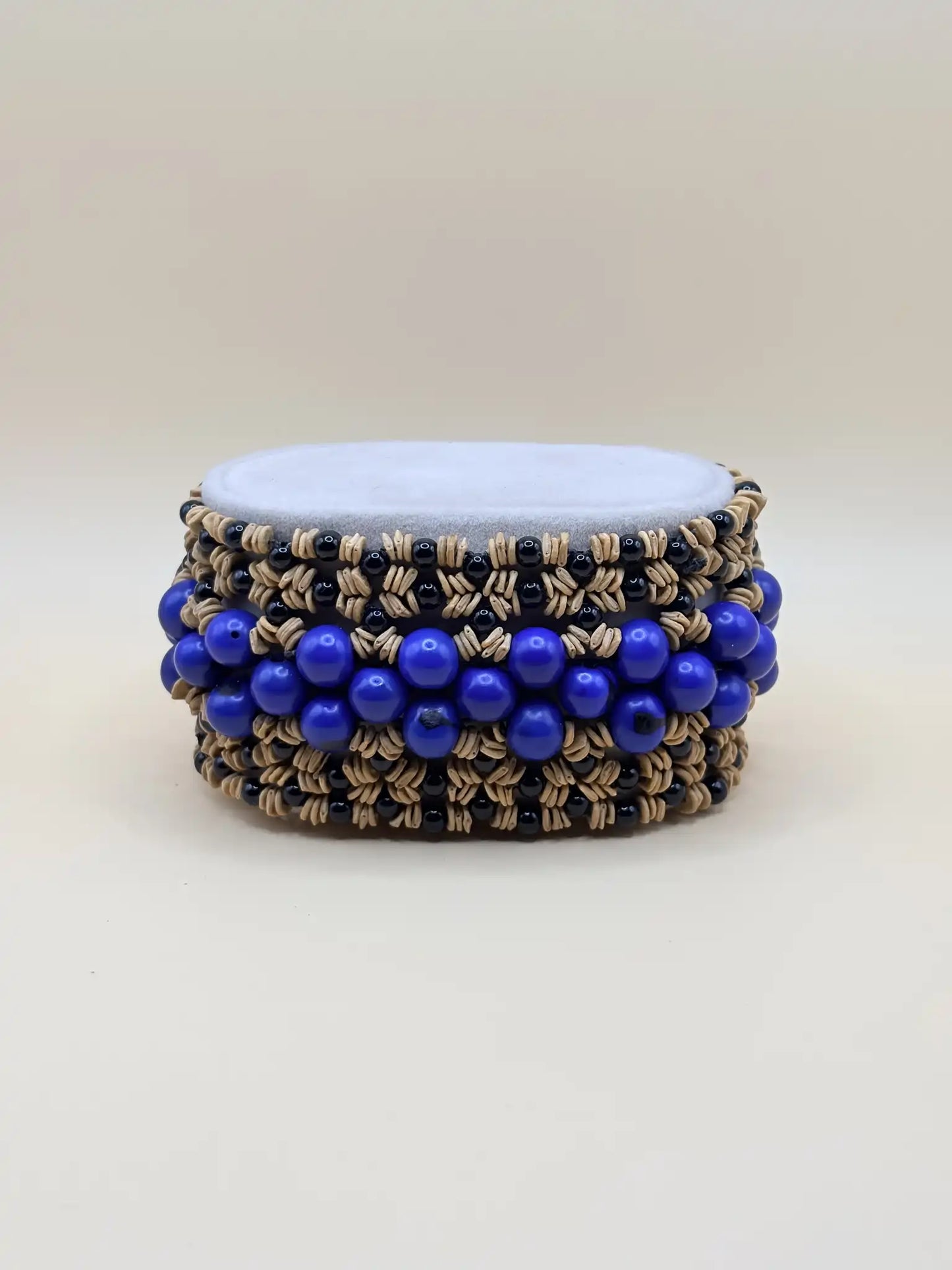 bracelet en graines d'açaï bleu, fait main en Amazonie