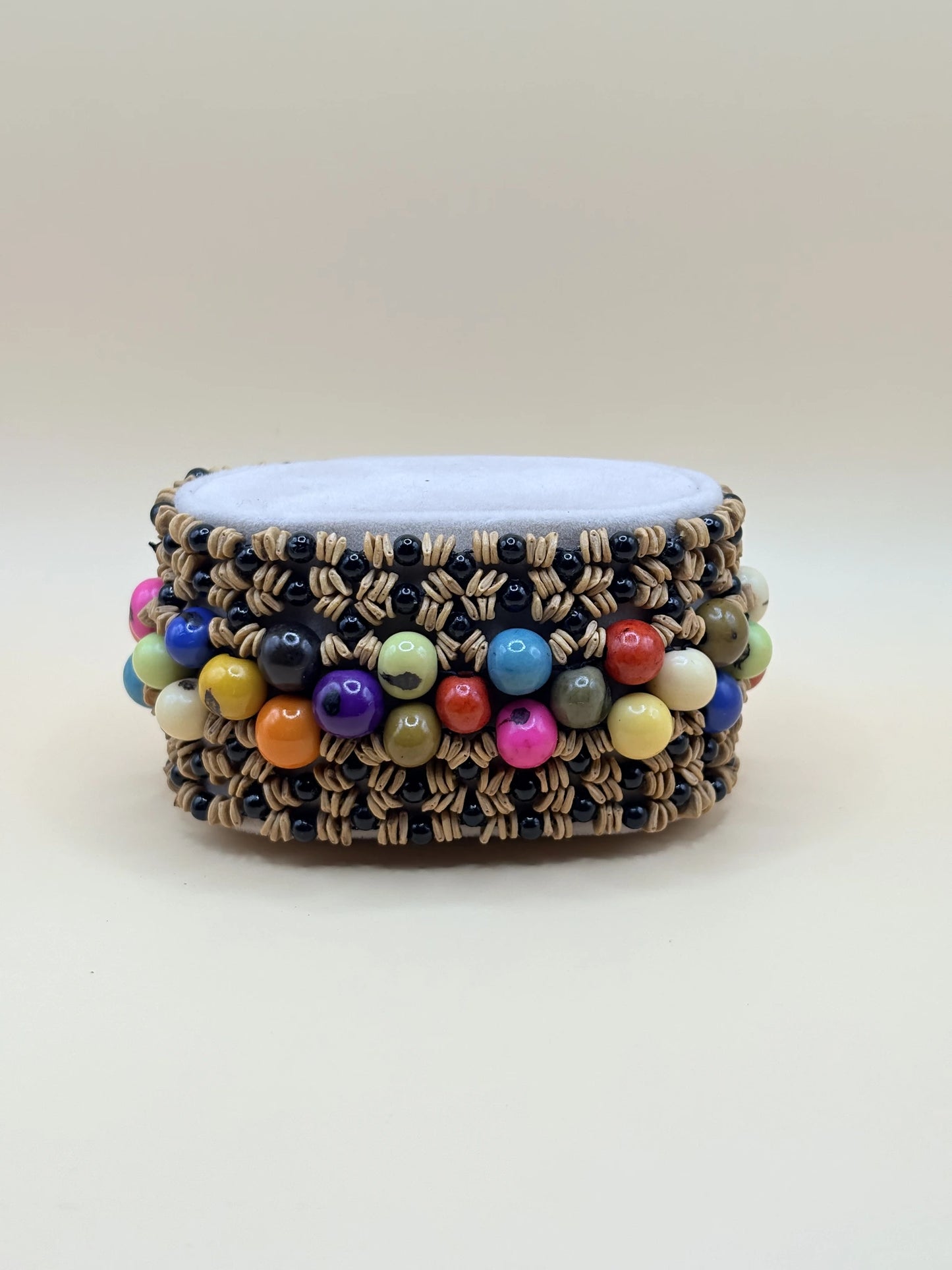 bracelet en graines d'açaï multicolores et de graines de morototo, fait main en Amazonie