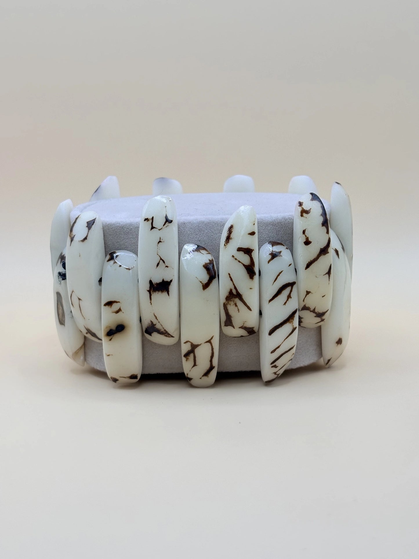 Bracelet en graines de jarina blanches, fait main en Amazonie
