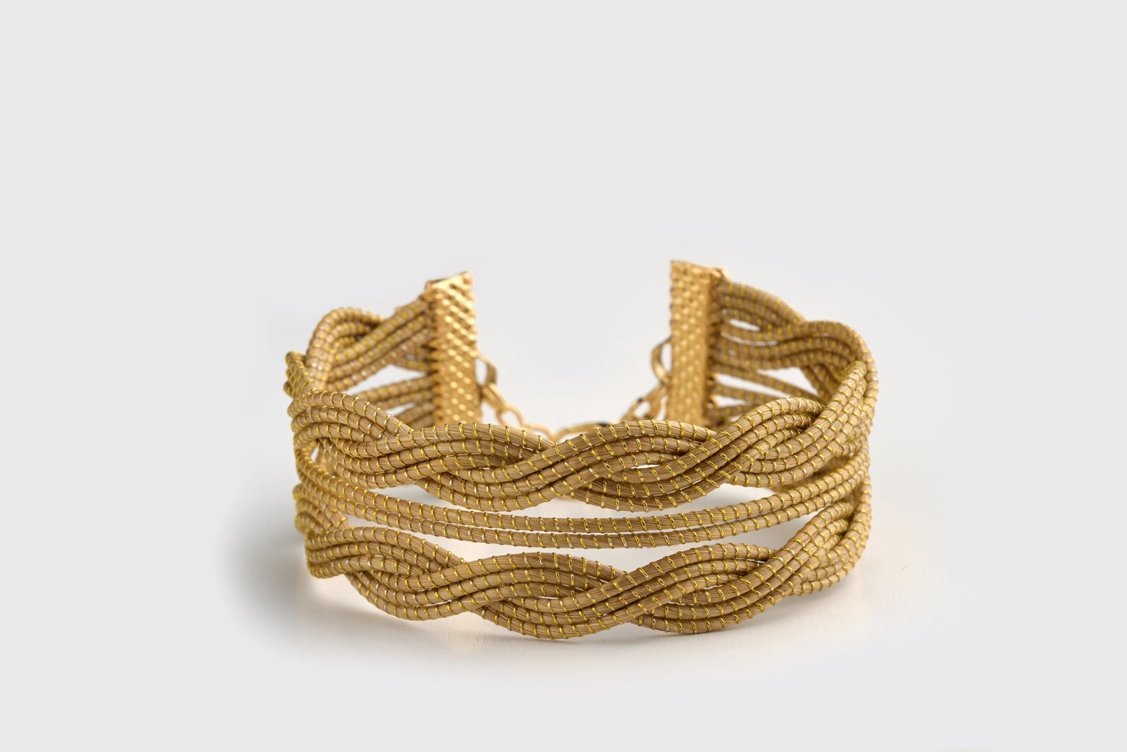 Bracelet en capim dourado, fibre dorée tressée représentant une couronne