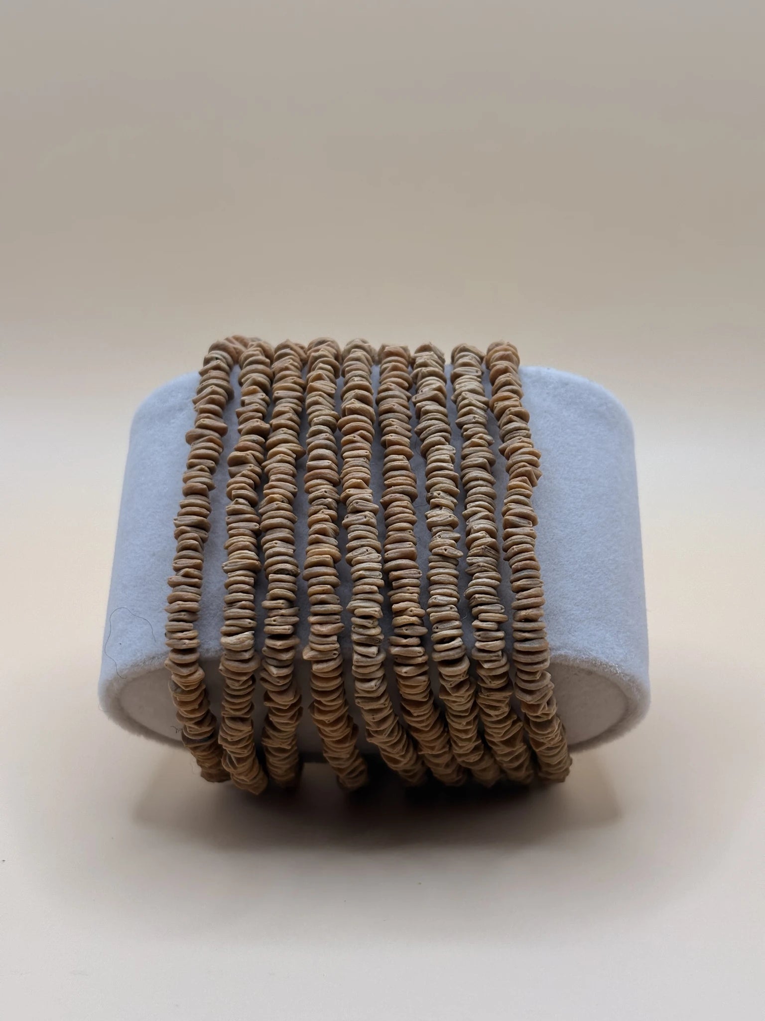 Long collier en graines de morototo marron, fait main par des femmes artisans en Amazonie